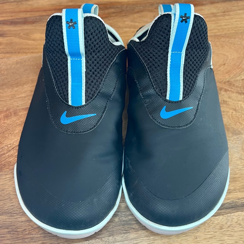 Nike Air Zoom Pulse, women’s 5.5 shoes (I typically wear a 7 in Nike)